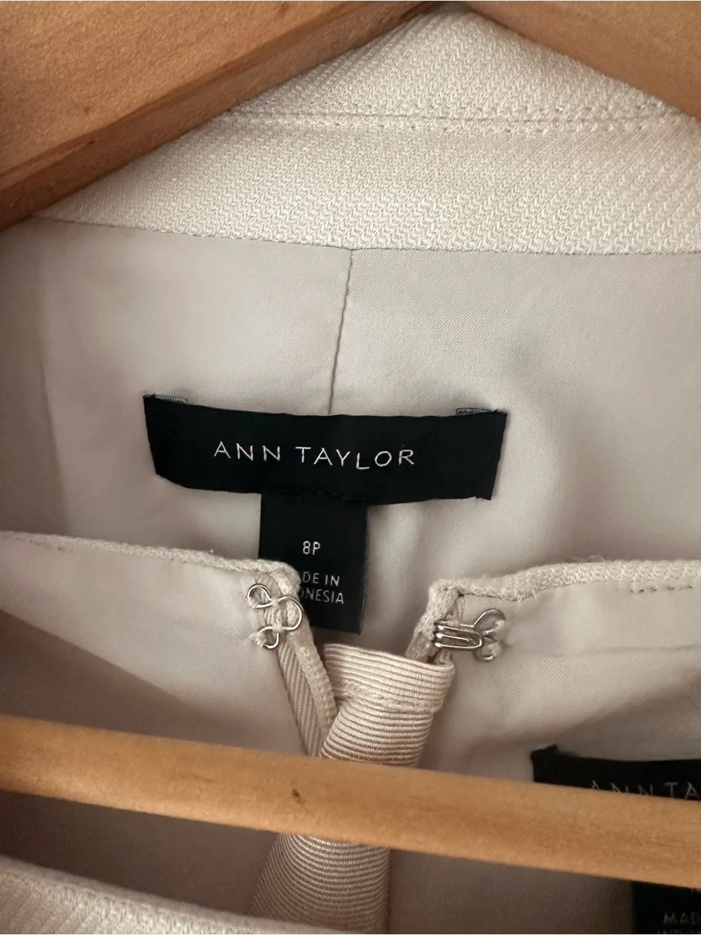 Anne Klein chic sleeveless
